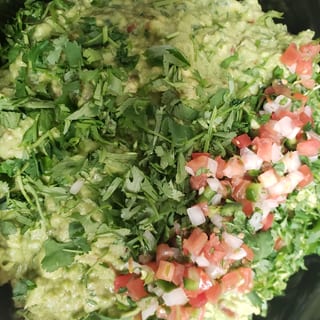 Guacamole 16 oz (Chips not included)